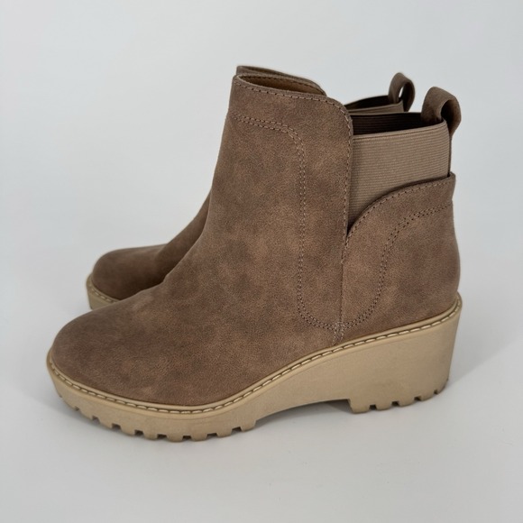 Dolce Vita Rielle Lug Sole Wedge‎ Faux Leather Chelsea Boots Tan Women's Size 8 - Picture 3 of 6